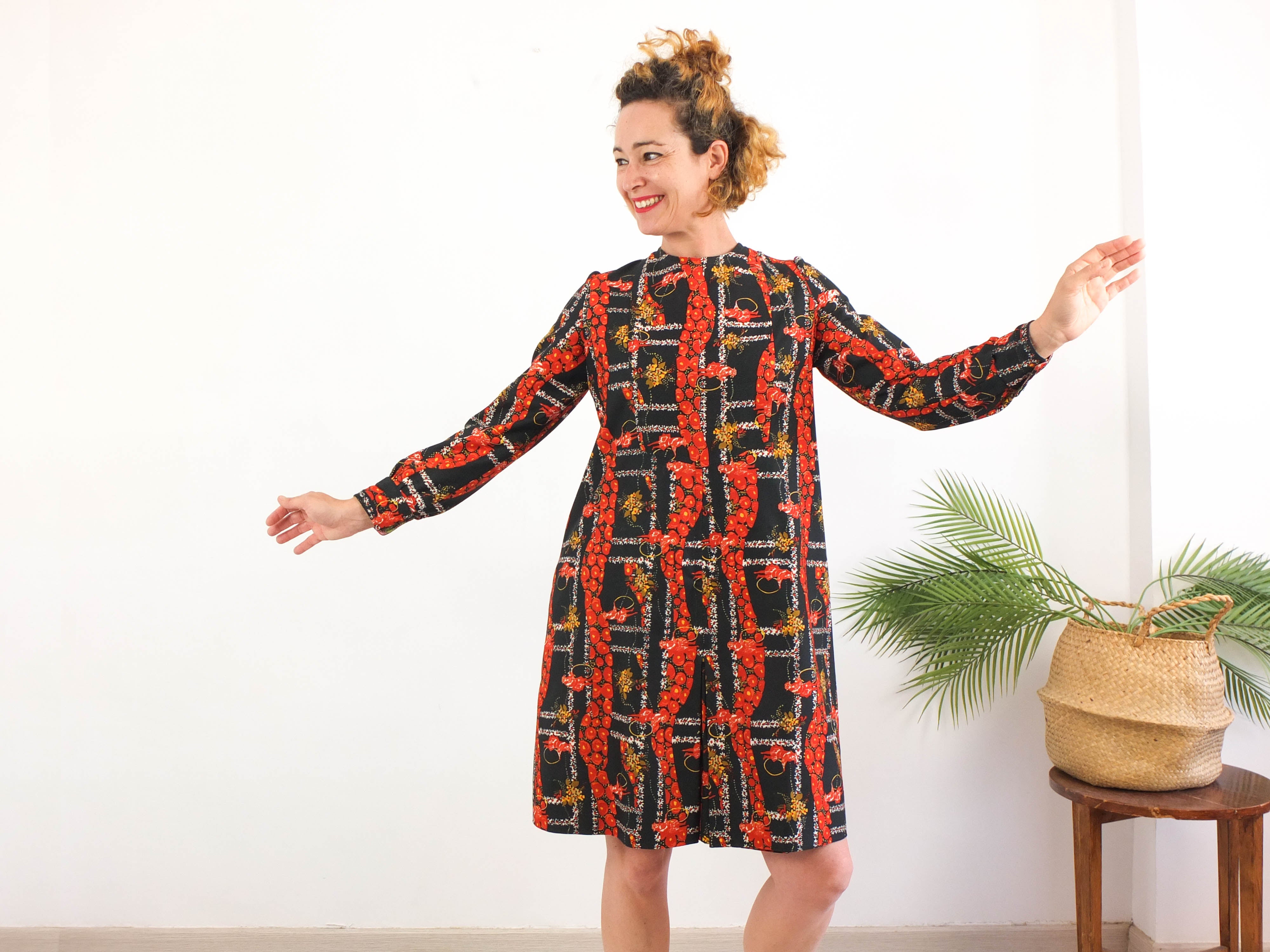 Vintage 70s floral mod mini dress with long sleeve - Size M RebecaVintageShop
