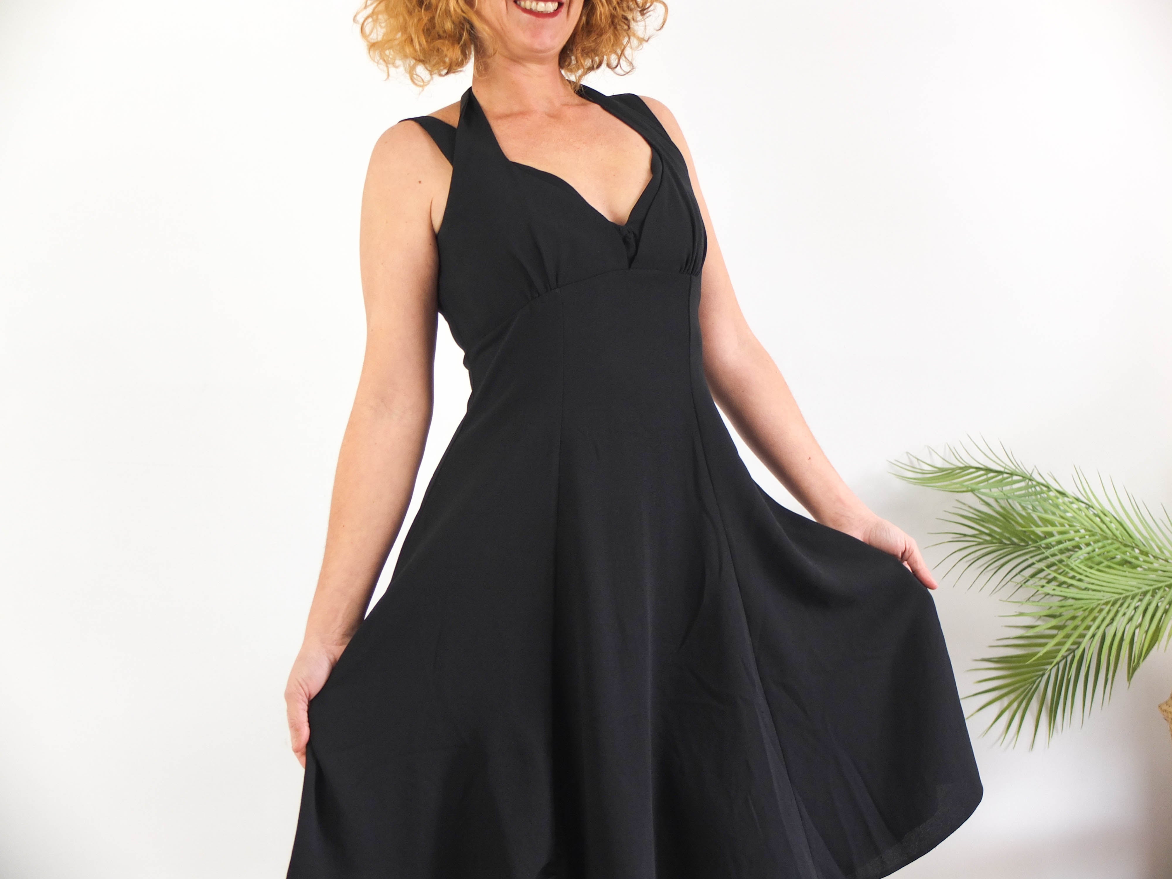 Vestido negro midi de vuelo 80s vintage RebecaVintageShop
