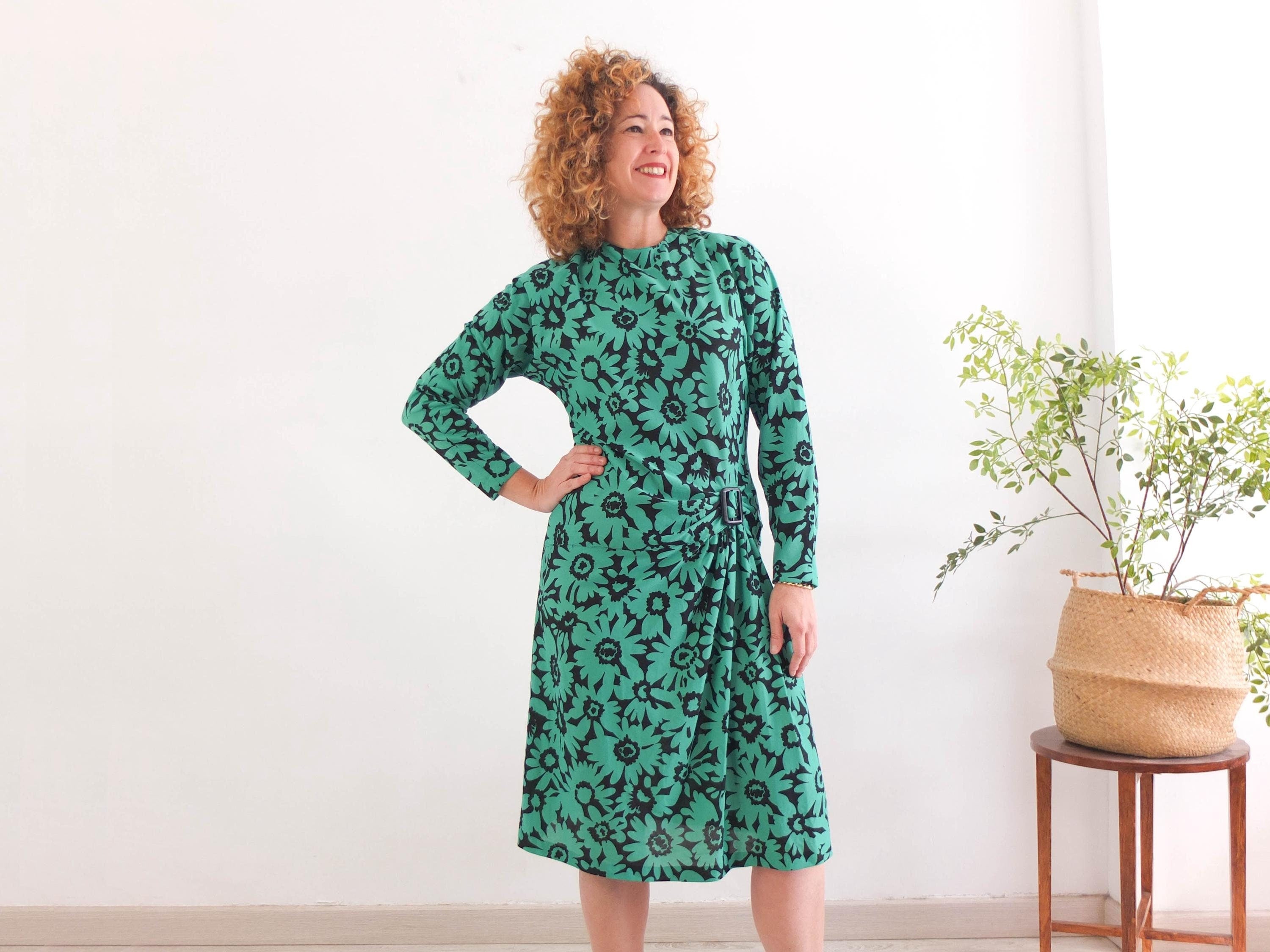 Vintage 80s black and green floral long dress with New Wave colorblock pattern for women size Medium or Large. This 80s cocktail dress has long batwing sleeve, crew neck, fit waist with side buckle with draped midi skirt.
