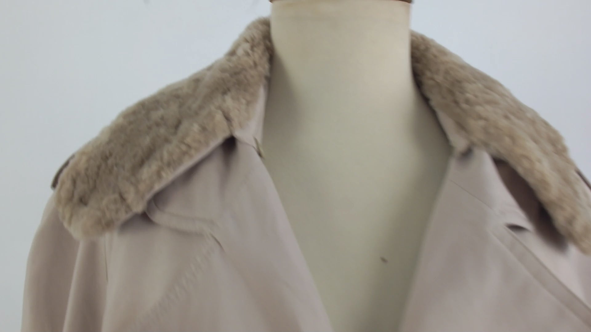 Gabardina beige larga vintage 90s de estilo clásico oversized