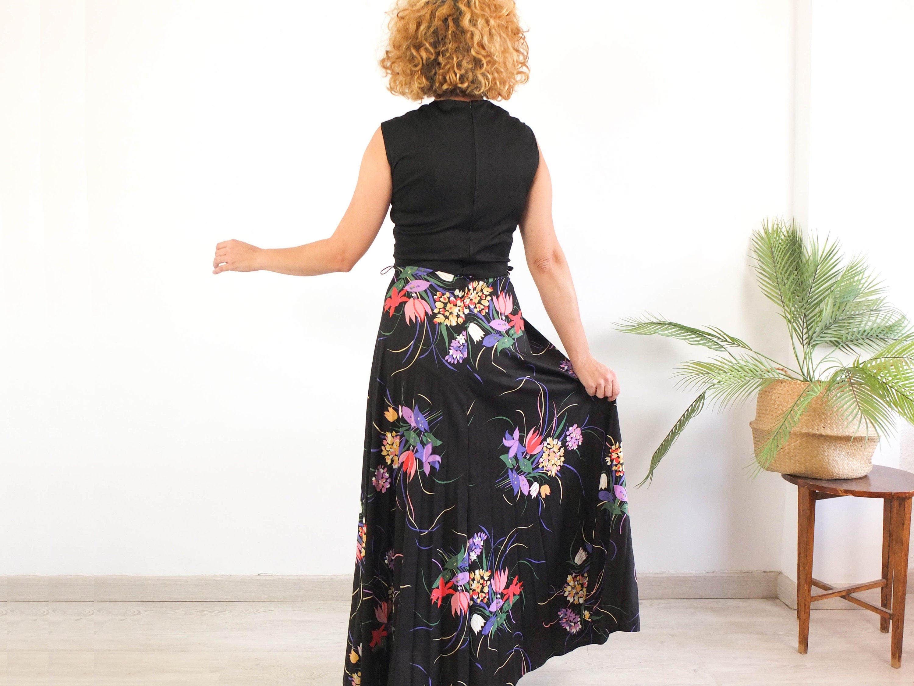 Vintage 70s black floral maxi sleeveless dress - Size L