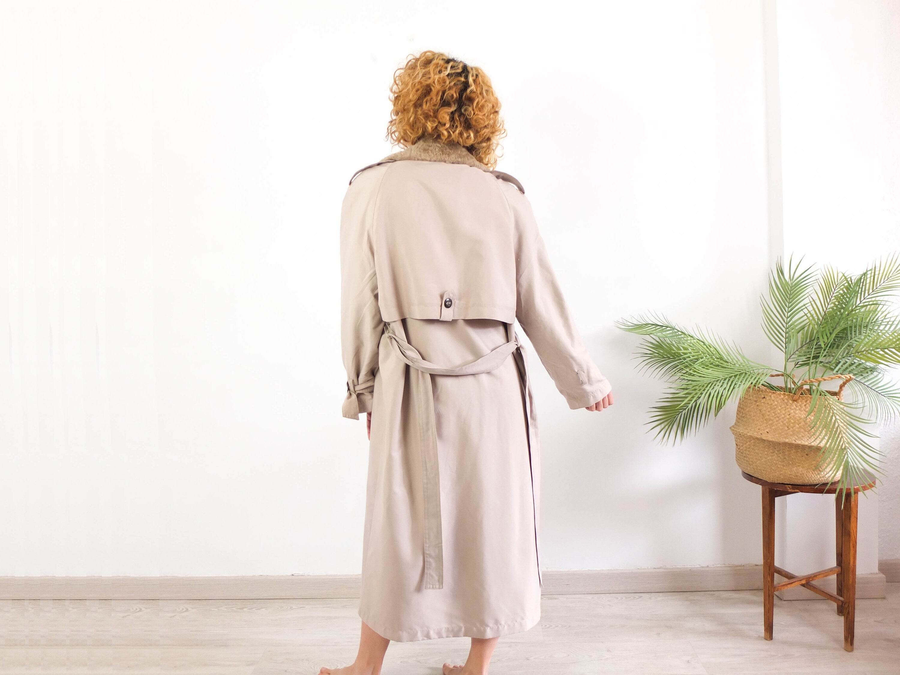 Gabardina beige larga vintage 90s de estilo clásico oversized RebecaVintageShop