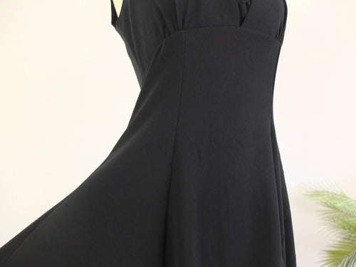 Vestido negro midi de vuelo 80s vintage RebecaVintageShop
