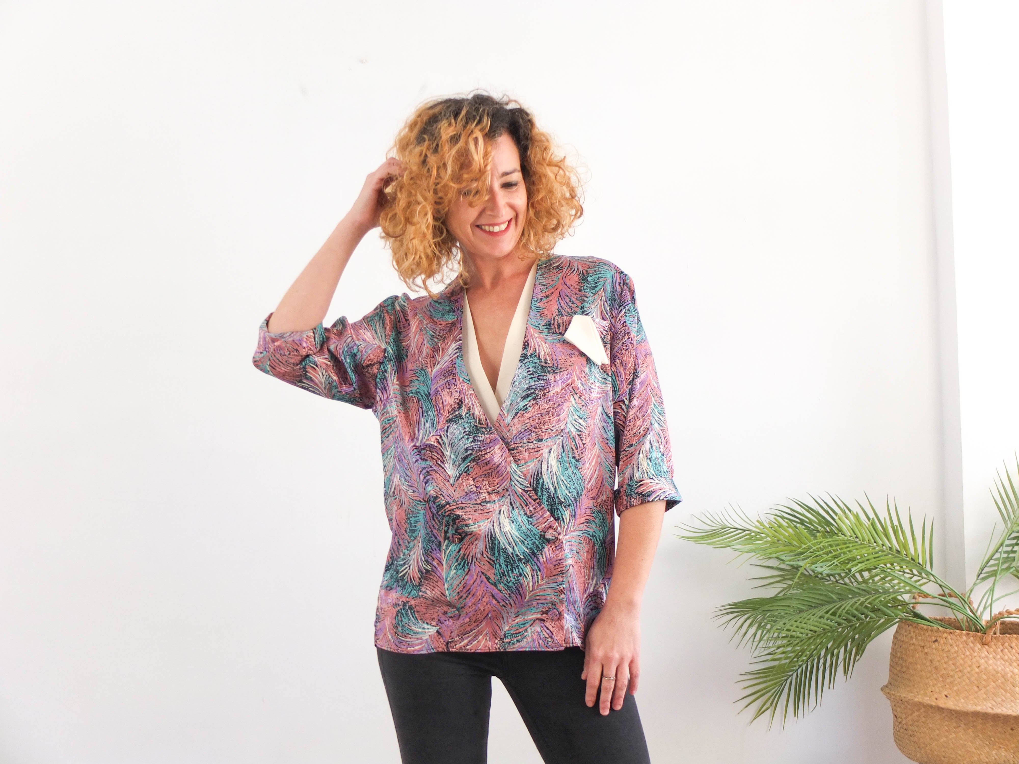 Blusa abstracta multicolor 80s vintage de manga corta