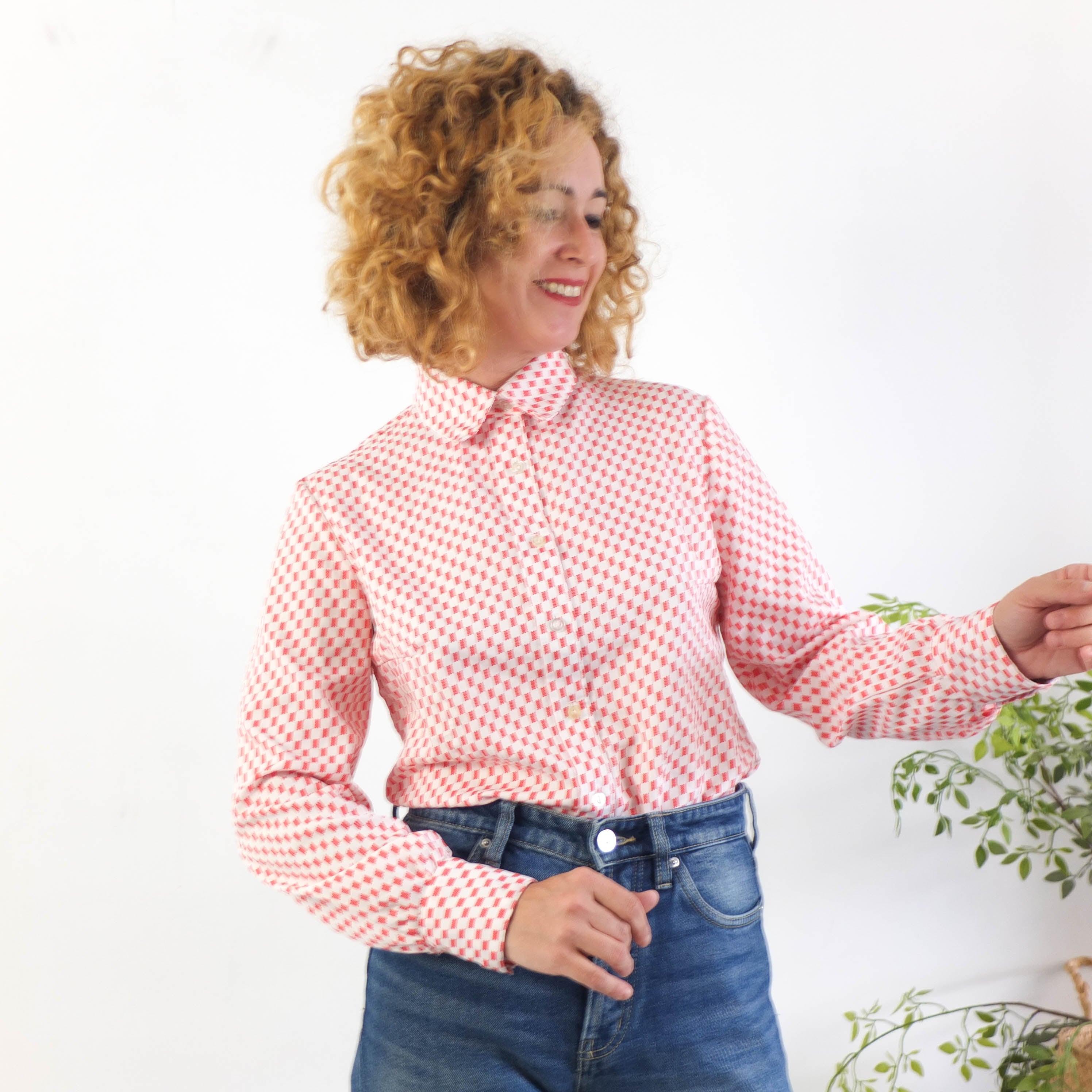 Vintage 70er Jahre Langarm-Disco-Shirt mit rotem geometrischem Muster - Größe M/L
