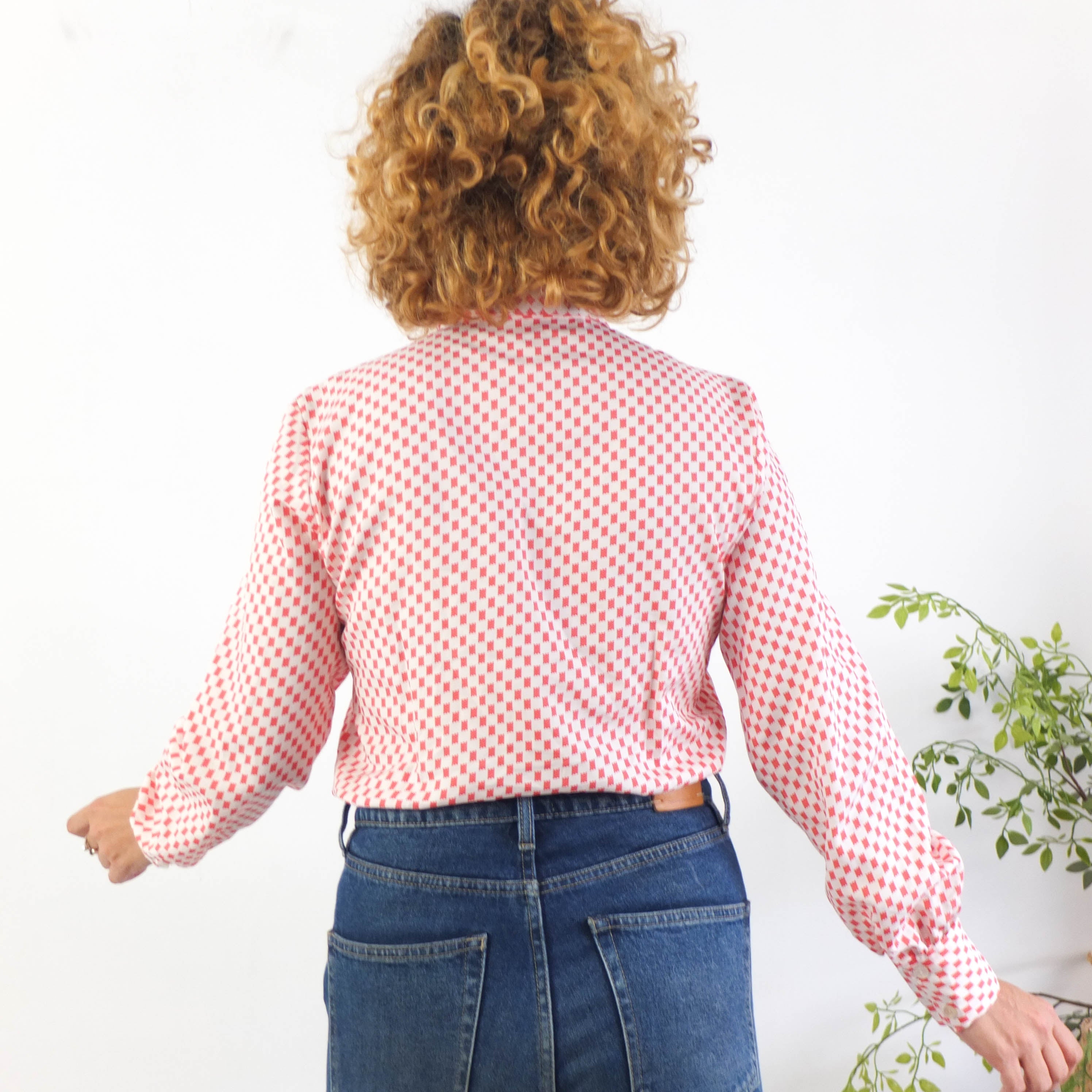 Vintage 70er Jahre Langarm-Disco-Shirt mit rotem geometrischem Muster - Größe M/L