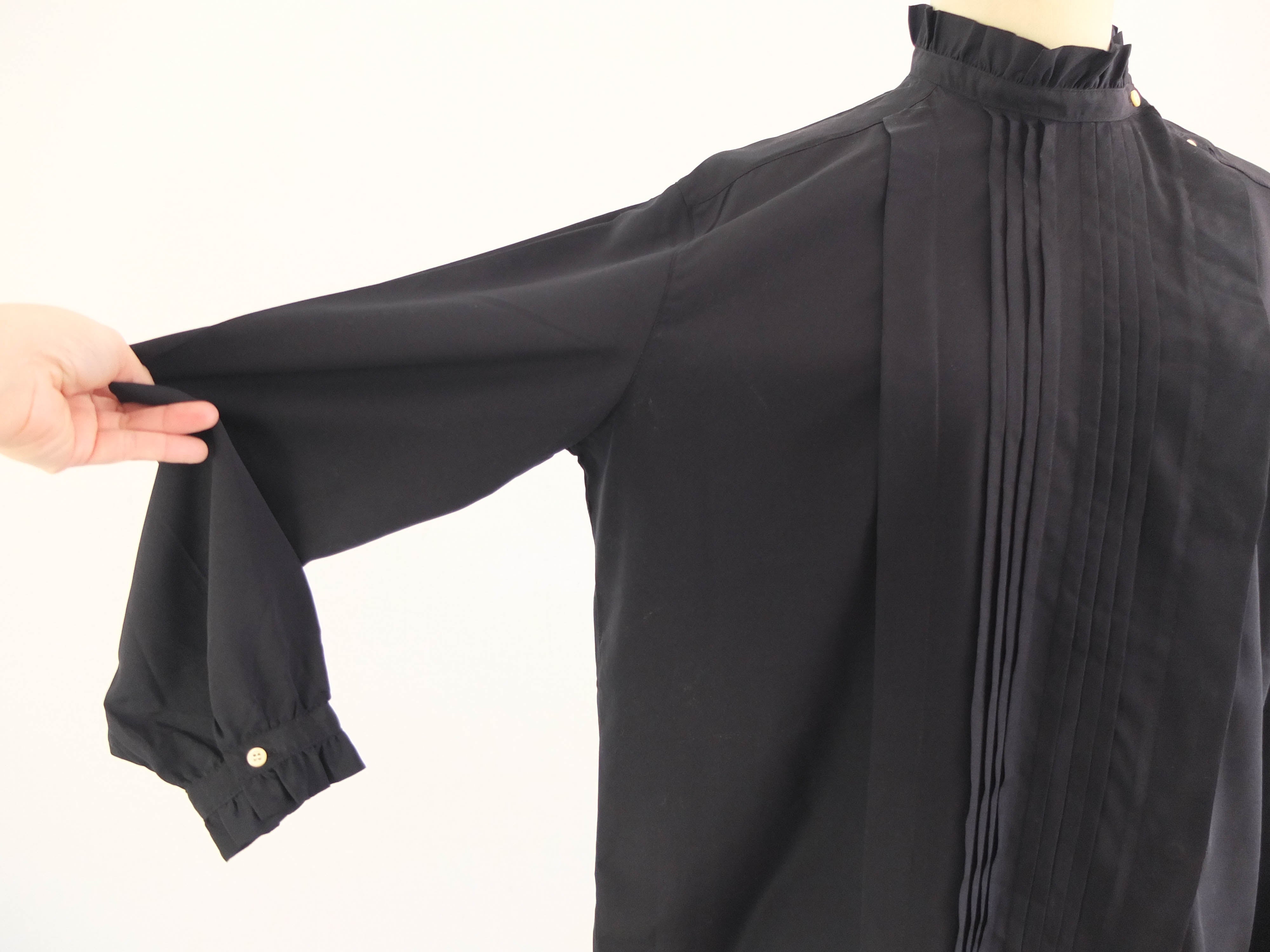 Vintage 80s Black Ruffled Blouse with Puff Sleeve - Size XL RebecaVintageShop