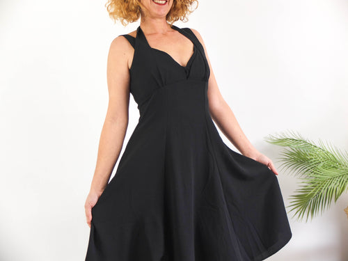 Vestido negro midi de vuelo 80s vintage RebecaVintageShop