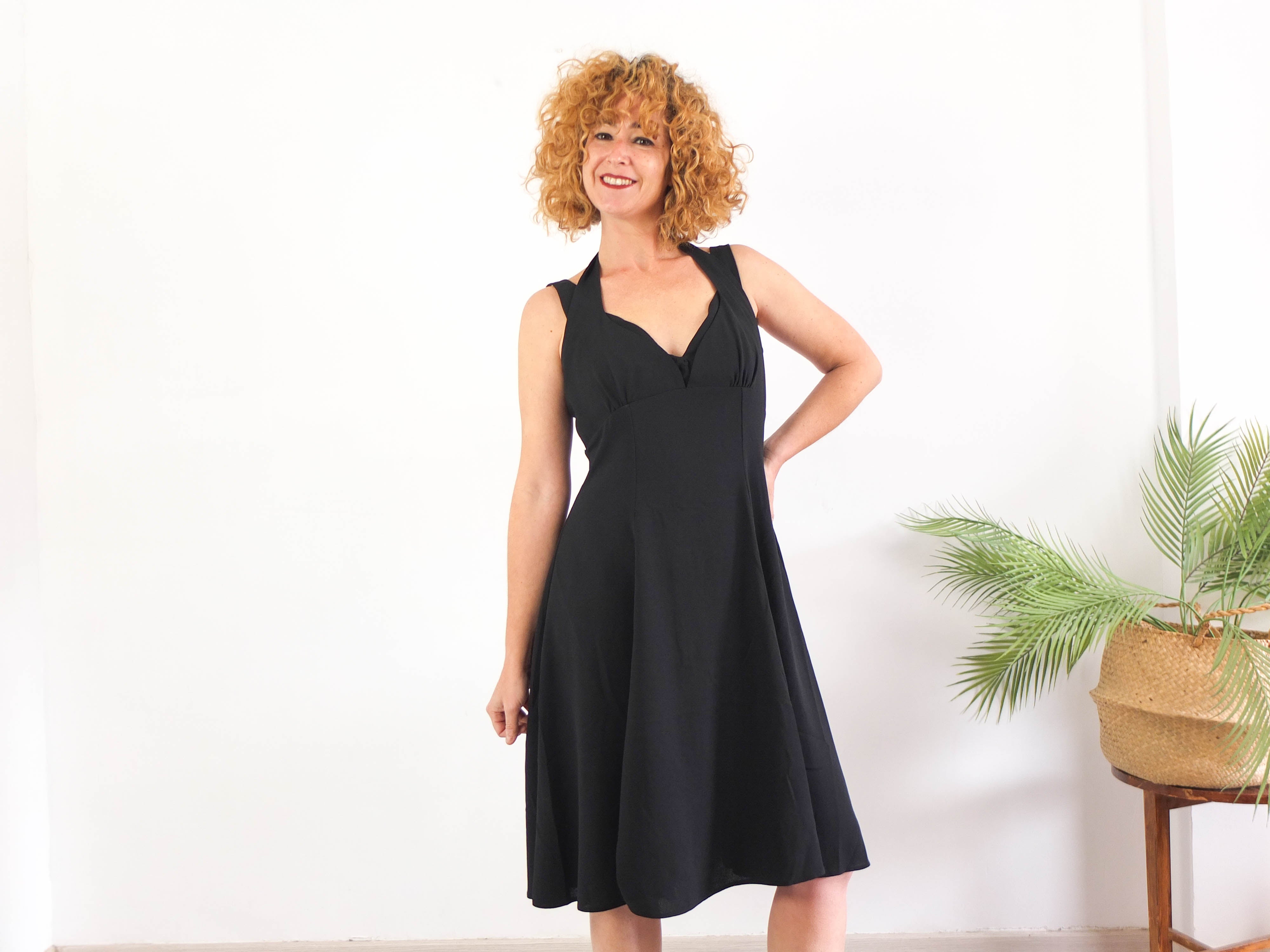 Vestido negro midi de vuelo 80s vintage