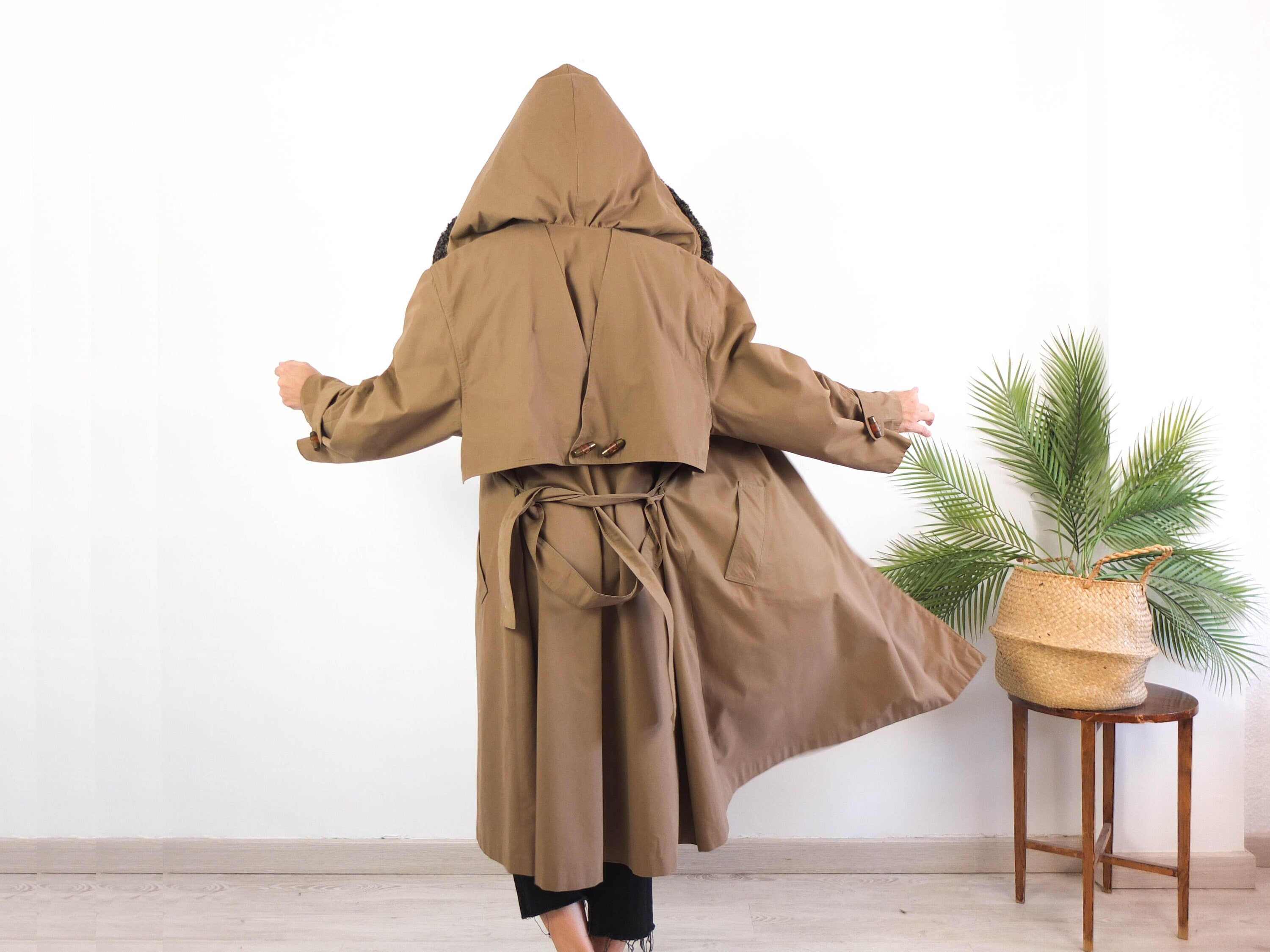 Trench marron vintage de los 80s con capucha